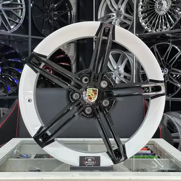 21 İNÇ 5X130 GLOSSY BLACK+MILK PORSCHE TAYCAN JANT MODELİ