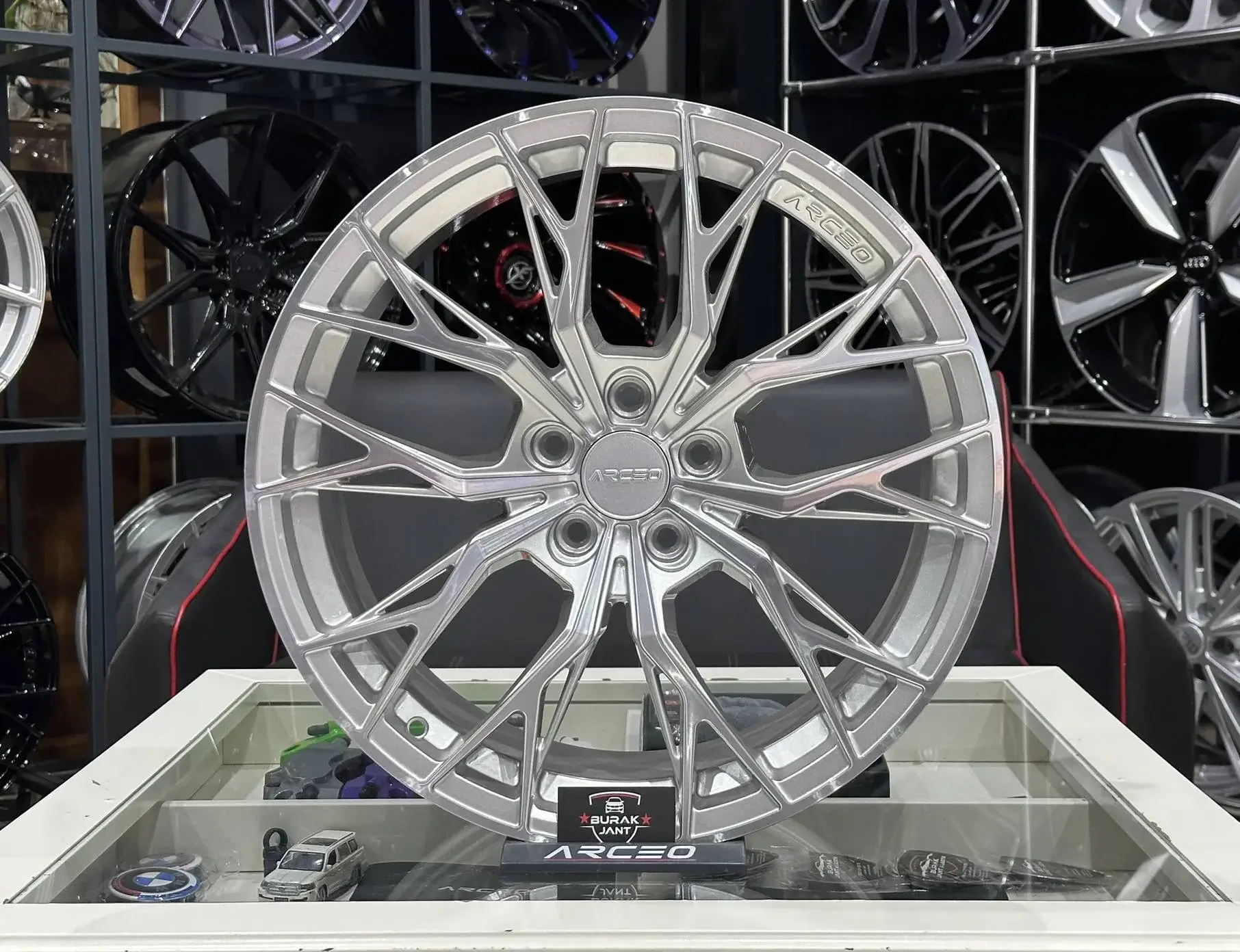 ARCEO ROMA 18 İNÇ 5X112 SİLVER DİAMOND JANT MODELİ