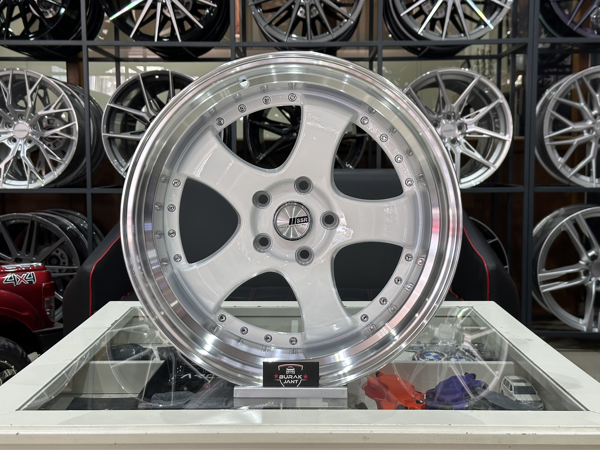 18 İNÇ 5X114.3 SSR LİP POLİSH WHİTE BEYAZ ÖN ARKA JANT MODELİ (4ADET)