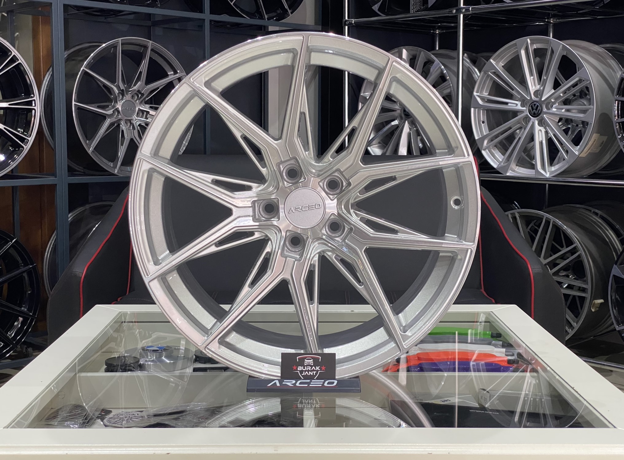 ARCEO MARSEİLLE 18 İNÇ 5X108 SİLVER DİAMOND JANT MODELİ (4ADET)