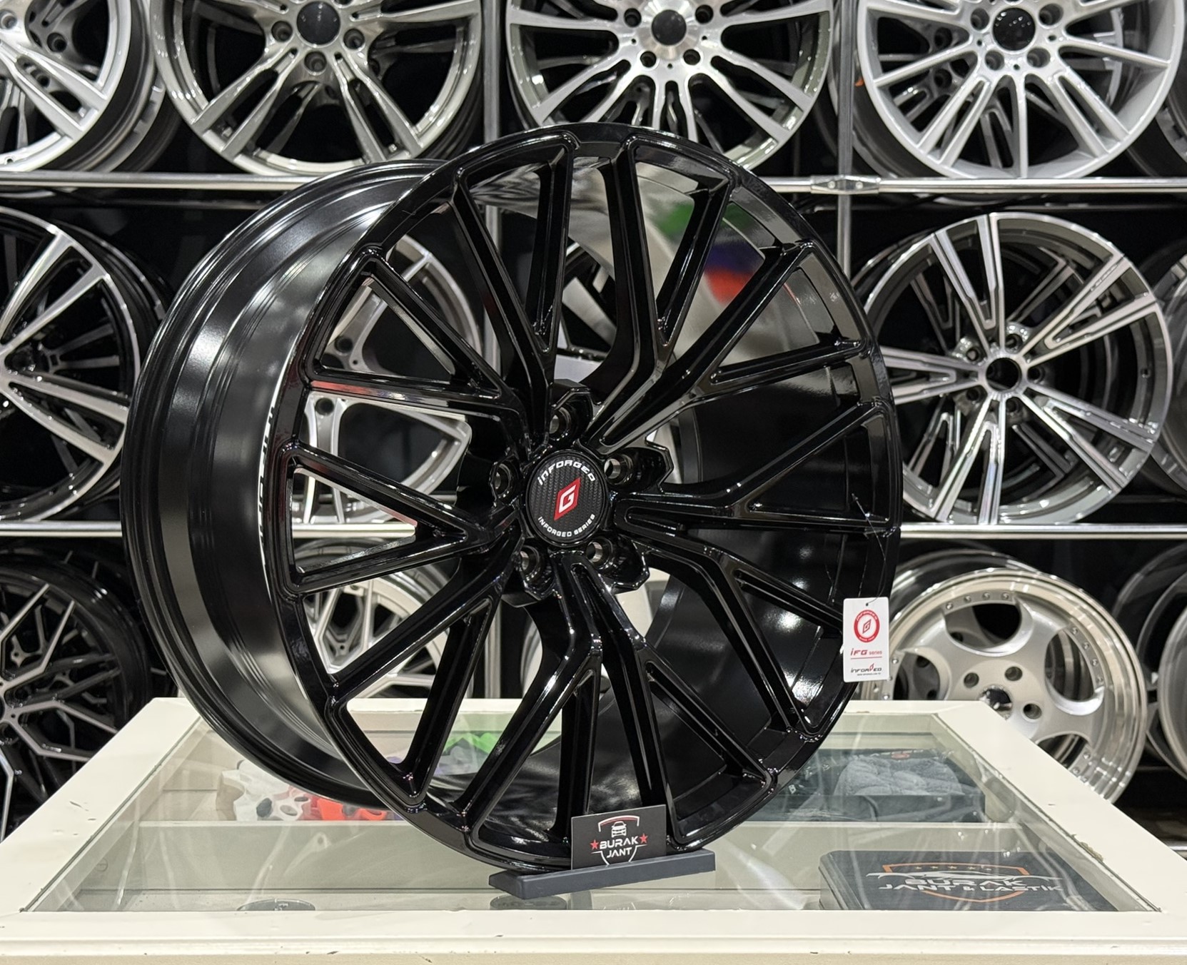 20 İNÇ 5X112 ORJİNAL İNFORGED İFG57 PİANO BLACK ÖN ARKA JANT MODELİ (4ADET) - Görsel 2