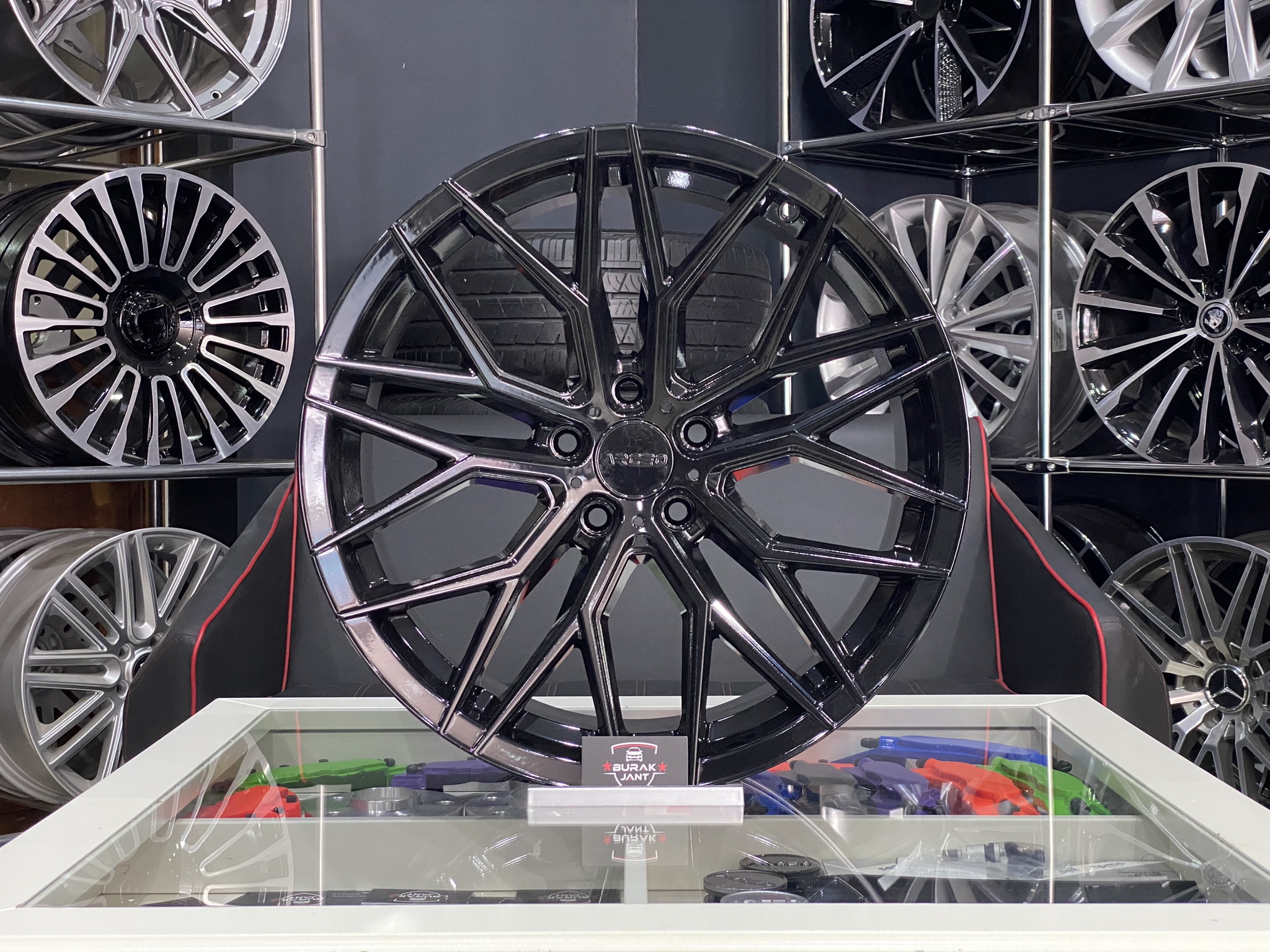 18 İNÇ 5X105 ARCEO VALENCİA PİANO BLACK JANT MODELİ (4ADET)