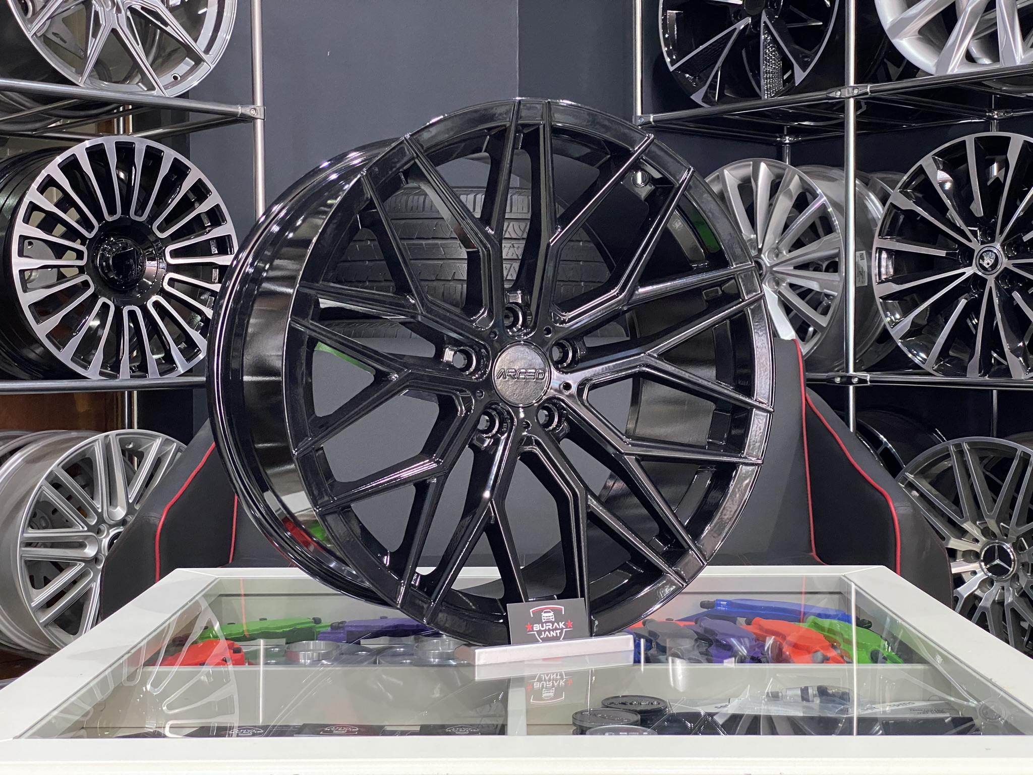 18 İNÇ 5X105 ARCEO VALENCİA PİANO BLACK JANT MODELİ (4ADET