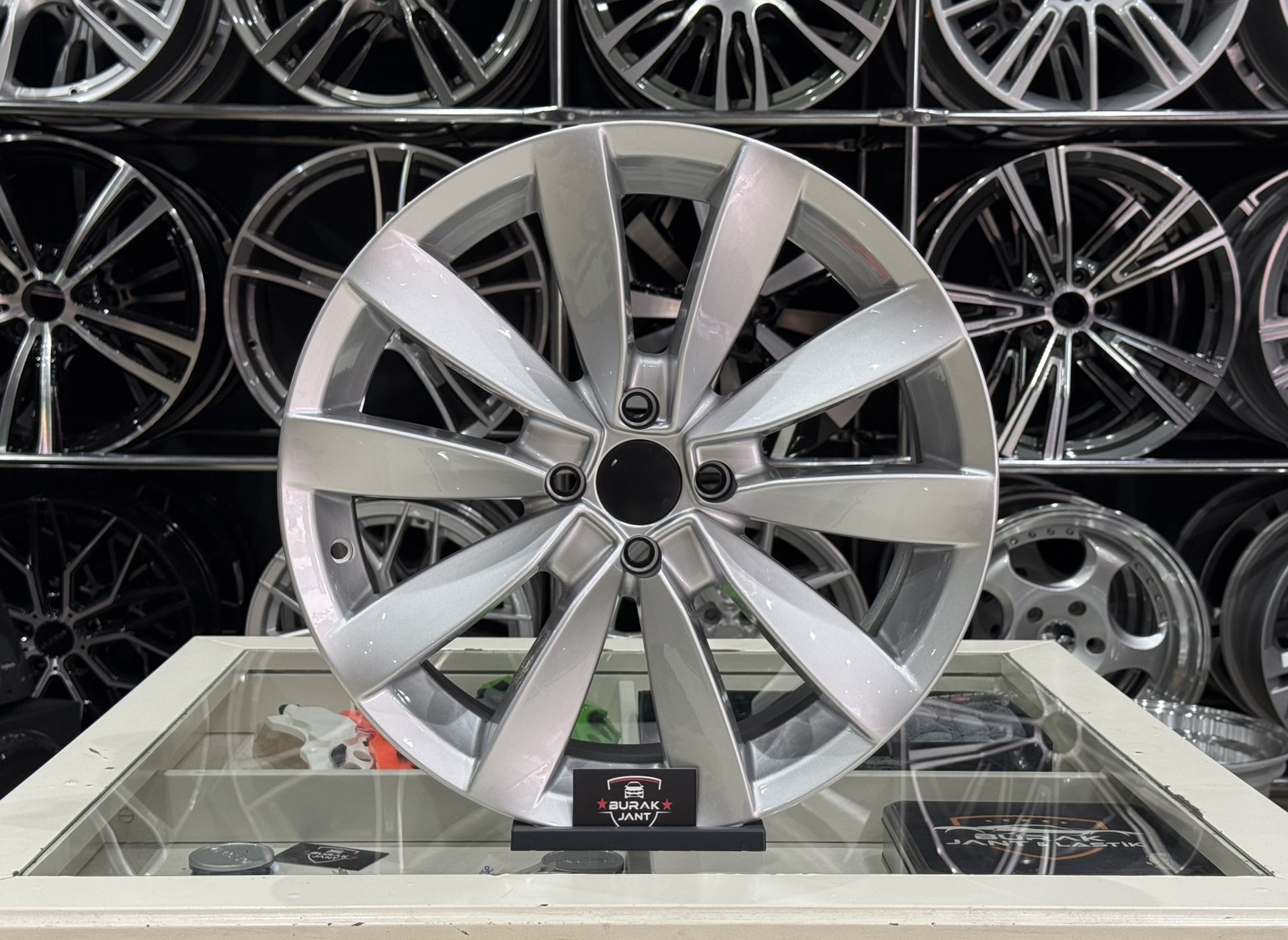 17 İNÇ 4X100 RENAULT FİAT DACIA UYUMLU LUGANO JANT MODELİ (4ADET)
