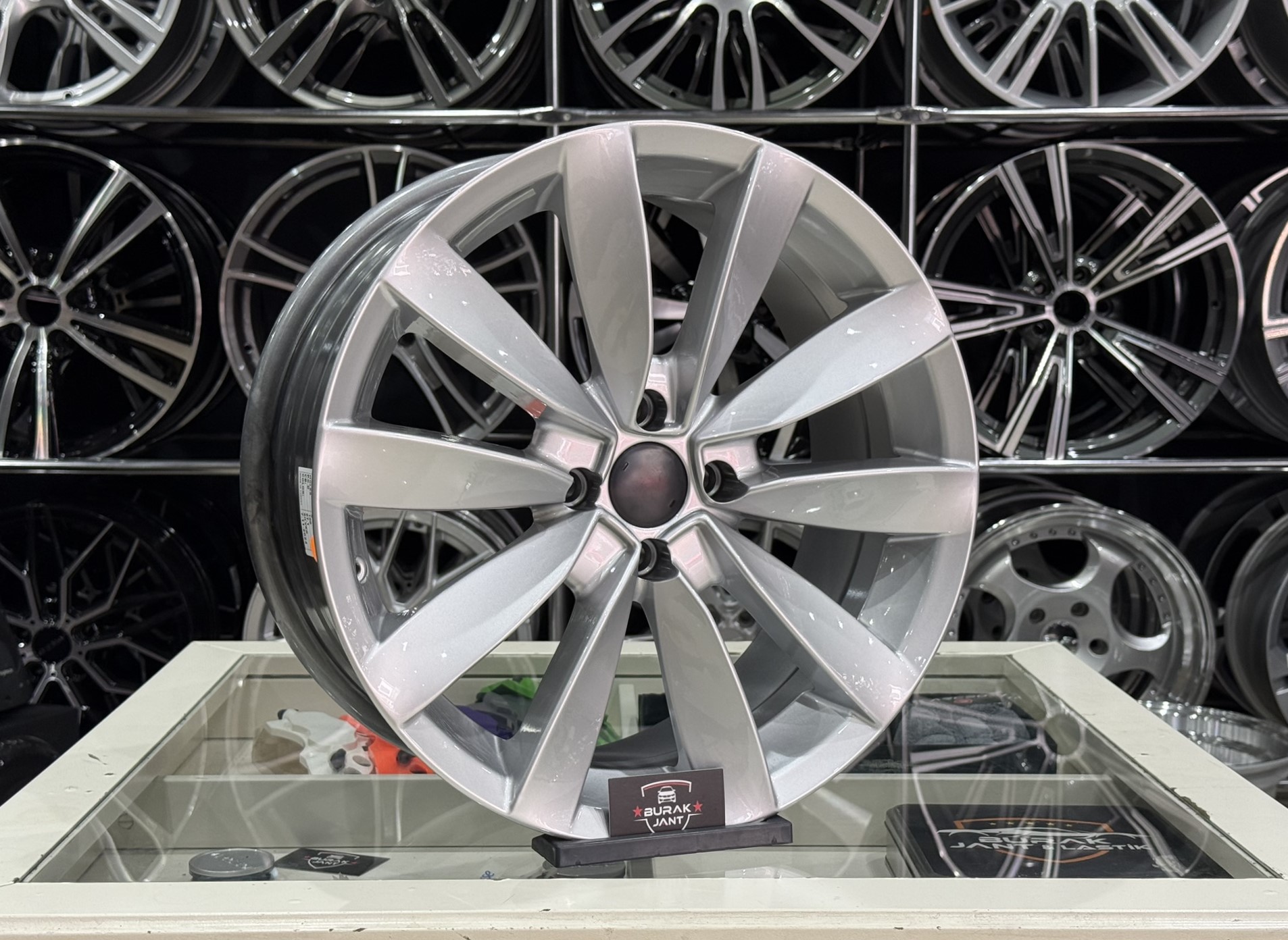 17 İNÇ 4X100 RENAULT FİAT DACIA UYUMLU LUGANO JANT MODELİ (4ADET) - Görsel 2