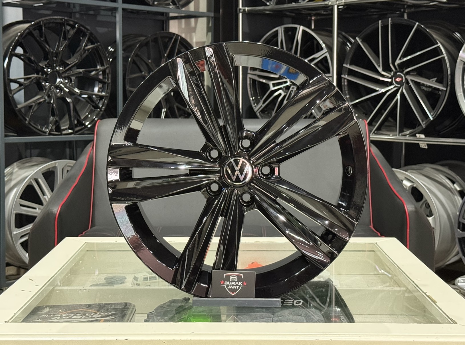 18 İNÇ 5X112 VW GOLF JETTA CADDY PASSAT T-ROC SEBRİNG PİANO BLACK JANT MODELİ (4ADET)