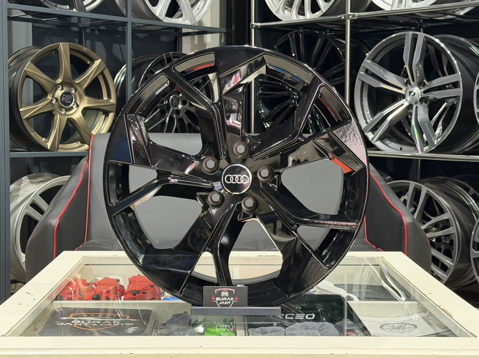 18 İNÇ 5X112 AUDİ PİANO BLACK A4 A5 A6 Q2 Q3 UYUMLU JANT MODELİ (4ADET)